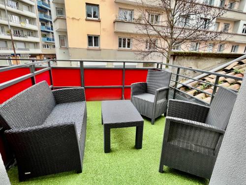 Guest-K Peretto Netfix-Balcon-Free Parking Grenoble france