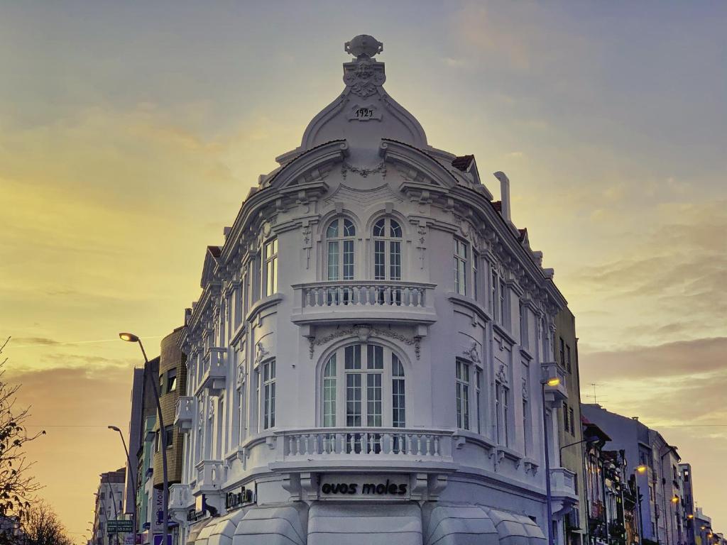 Maison d'hôtes Guesthouse Tricana de Aveiro Avenida Dr. Lourenço Peixinho, 259 - Largo da Estação de Comboios, 3810-168 Aveiro