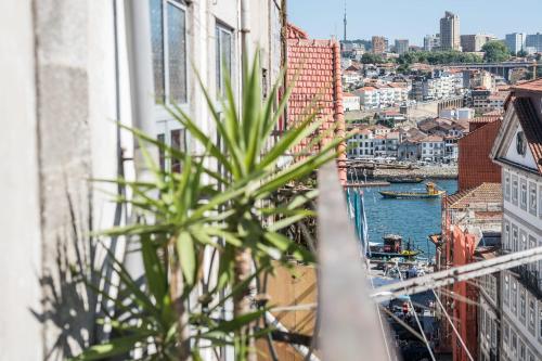 GuestReady - Ascending Cyan River view Porto portugal