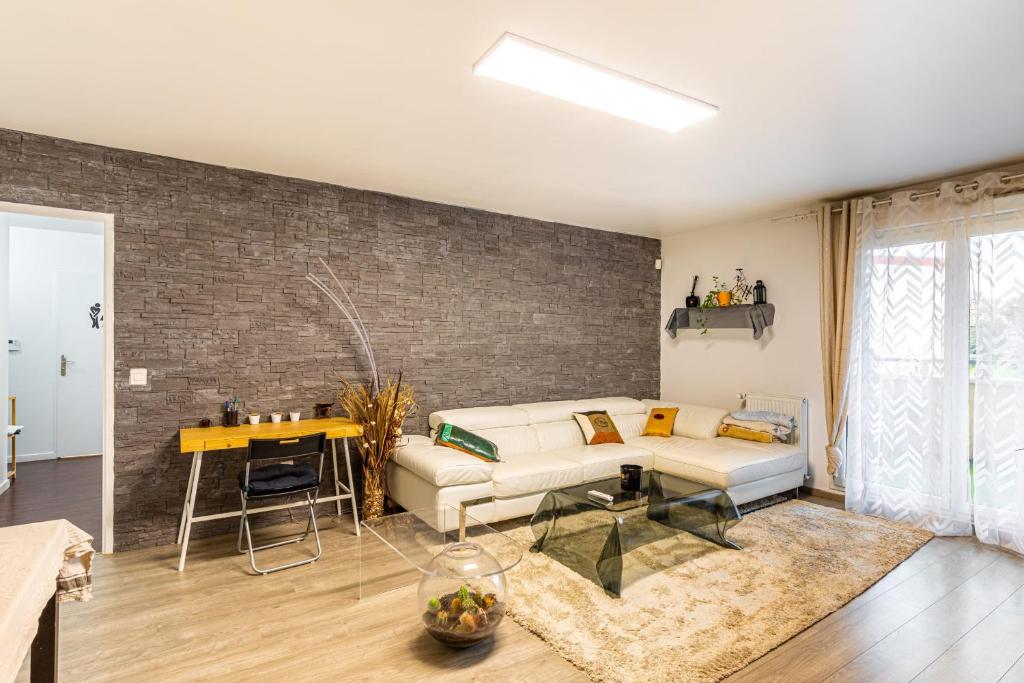 Appartement GuestReady - Grey Sunshine near Parc du Croissant 80 Rue Gaston Navailles, 93330 Neuilly-sur-Marne