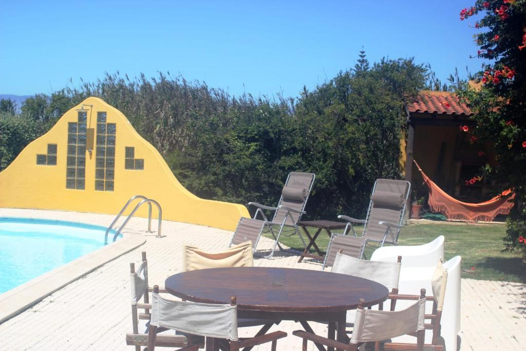 Maison de vacances GuestReady - Lovely Casa do Vale in Sintra up to 7pax Avenida Moinhos do Arneiro 79, São João das Lampas, Portugal, 2705-434 Sintra