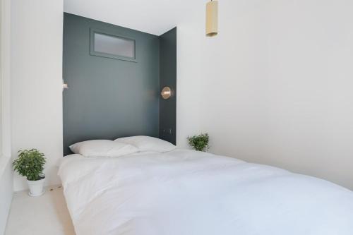 Appartement GuestReady - Sumptuous Apartment for 2 - Canal Saint-Martin 84 quai de Jemmapes, 75010 Paris Paris