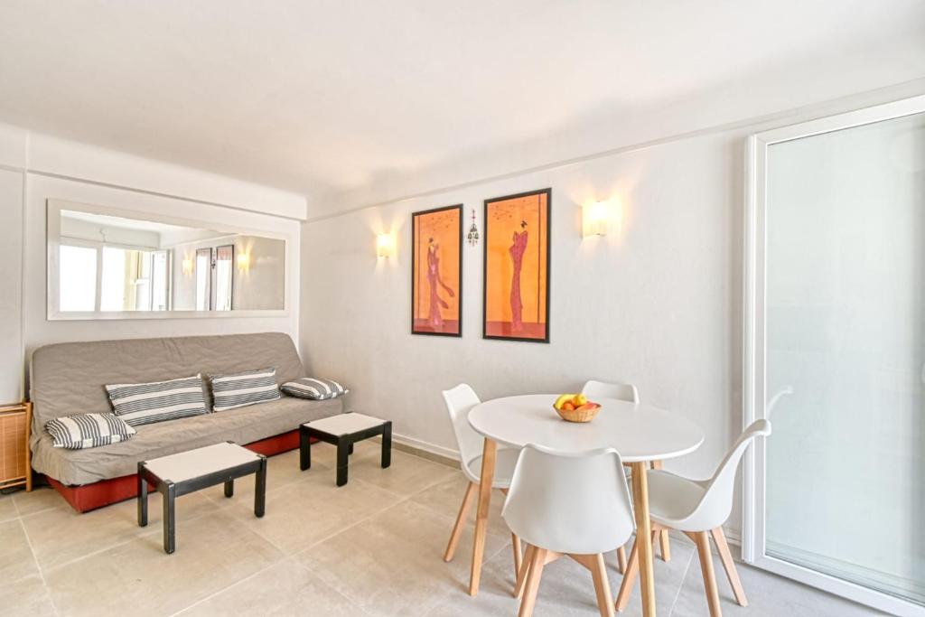 Appartement GuestReady - Sunny Apartment with Magnificent View of Plage du Midi Beach 11 Avenue du Docteur Raymond Picaud, Cannes, France, 06400 Cannes