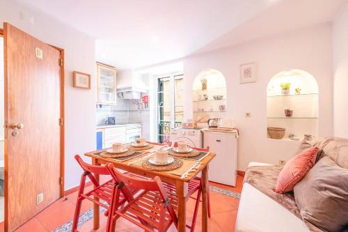 GuestReady - Super Bright studio in Santos Lisbonne portugal