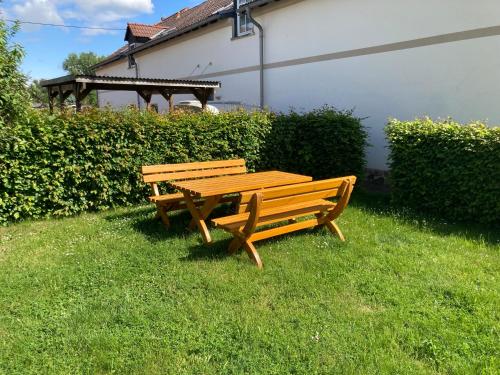 Appartements Gut Kuhfs Lobstädter Straße 11 Großzössen