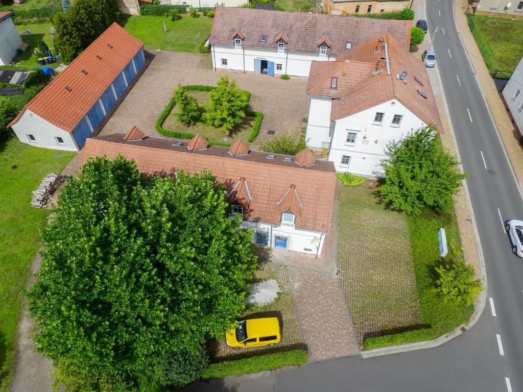 Appartements Gut Kuhfs Lobstädter Straße 11, 04575 Großzössen