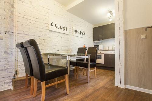 H&H Apartment im Herzen der Stadt Nr 17-Karl mit Küche, Wohnzimmer und Esstisch Greifswald allemagne