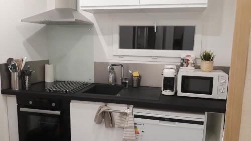 Appartements HAPPY HoMe For You 76 Rue des Aventures Lunel
