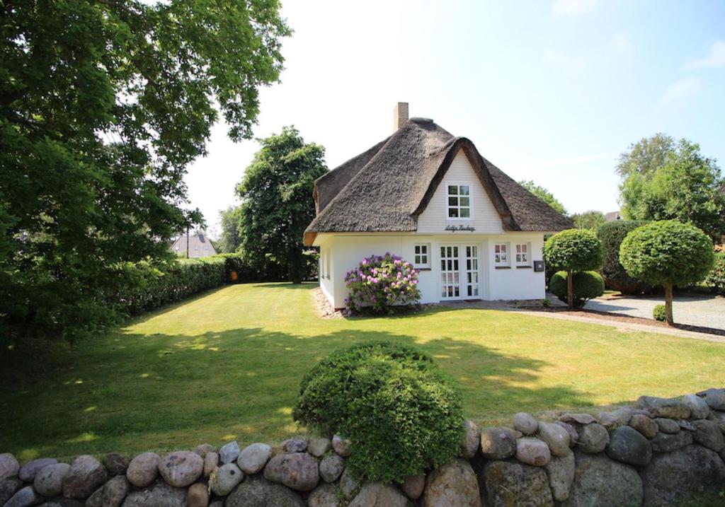 Maison de vacances Haubarg Reetdachhaus Lüttje Haubarg Heideweg 88, 25826 Böhl