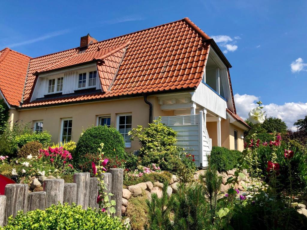 Appartement Haus Alex Erdgeschoss Strandstraße 11, 18347 Wustrow