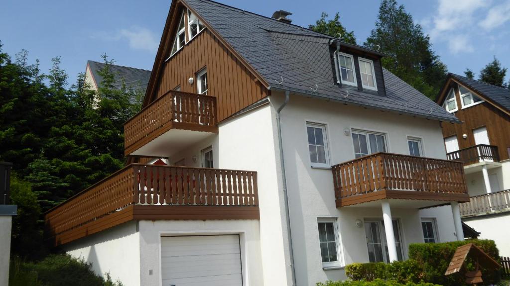 Maisons de vacances Haus am Berg - großes Haus mit Sauna für bis zu 10 Personen unweit vom Skihang Am Zechengrund 14, 09484 Kurort Oberwiesenthal