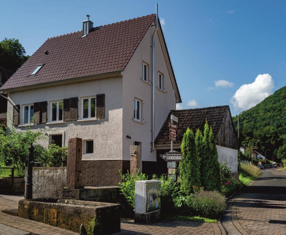Maison de vacances Haus-amBrunnen 2 Villenstraße, 76891 Nothweiler