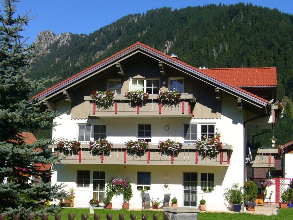 Appartements Haus Bergkristall Im Wäldle 1, 87541 Bad Hindelang