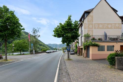 Appartements Haus Blaue Traube mit moselblick und privat terrasse 8 Moselweinstraße Ediger-Eller