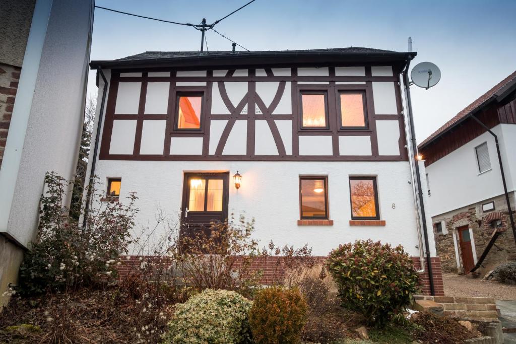 Maison de vacances Haus Innerdorf gemütliches Ferienhaus im Taunus Waldstraße 8, 56357 Pohl