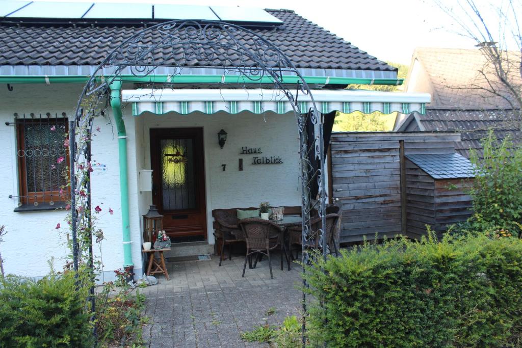 Maison de vacances Haus Talblick Winterseite 7, 57392 Schmallenberg