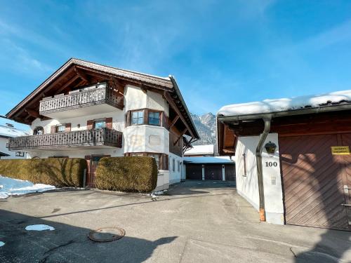 Appartement Haus View&Garden 100 St.-Martin-Straße hintere Seite des Hauses. Rechts. Garmisch-Partenkirchen