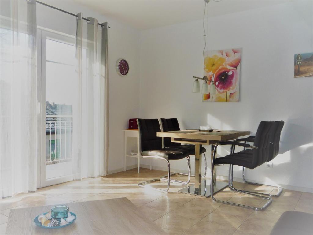 Appartement Haus Vineta, Wohnung 7 Fischerstraße 10 b Vineta 7, oben rechts, 17459 Zempin