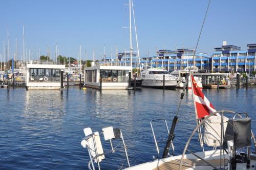 Appartement Hausboot Ankerplatz - Floating Home 2 Börn 10-18 Laboe