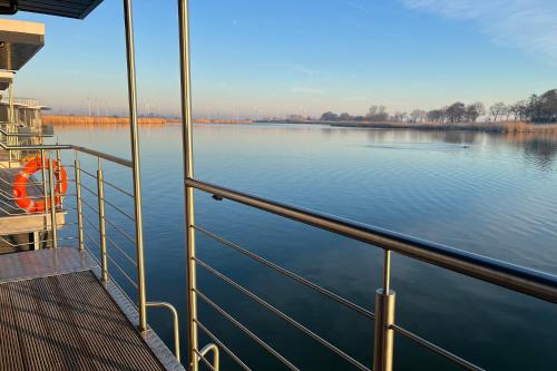 Hausboot der Friesländer im Wangermeer Wangerland allemagne