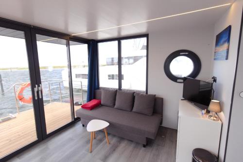 Bateau-hôtel Hausboot Fjord Aquila mit Dachterrasse in Wendtorf An den Stegen 1 Wendtorf