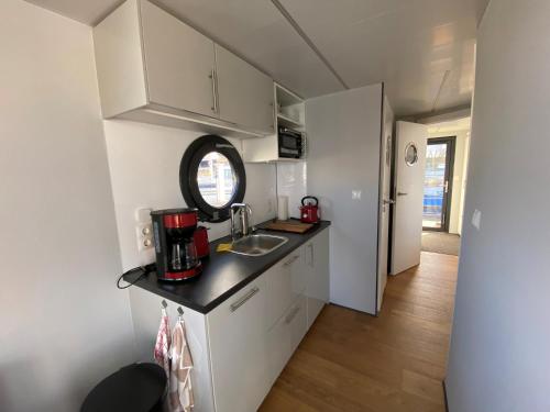 Bateau-hôtel Hausboot Fjord Lyra mit Biosauna in Barth Hafenstraße 28 Barth