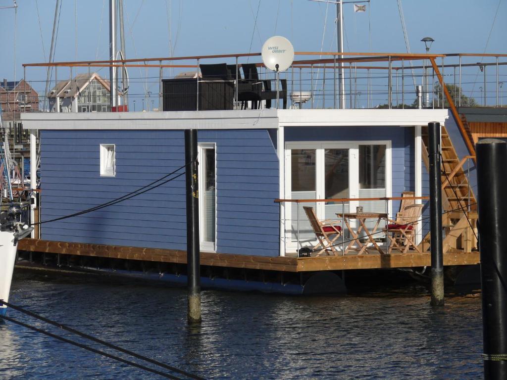 Bateau-hôtel Hausboot Lasse Am Yachthafen, 23774 Heiligenhafen