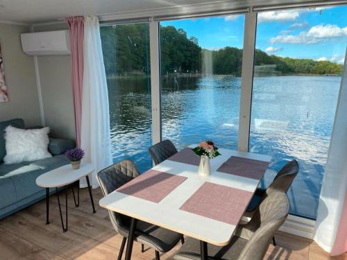 Bateau-hôtel Hausboot-Urlaub24 de - Müritz, festliegend mit Sauna - Beiboot buchbar Seepromenade 1 Buchholz