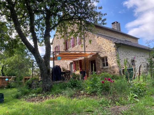 Haute Dône, een vakantiehuis met 2 slaapkamers, rust en natuur Luzy france