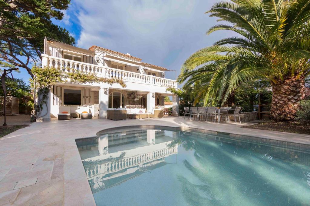 Villa Haven of peace in Cap d'Antibes heated swimming pool close to the beaches 22 boulevard du cap, 06160 Antibes