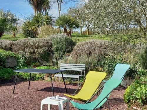 B&B / Chambre d'hôtes Havre de paix et jardin tropical. Chambre privée 3 La Heuzardière Le Rheu