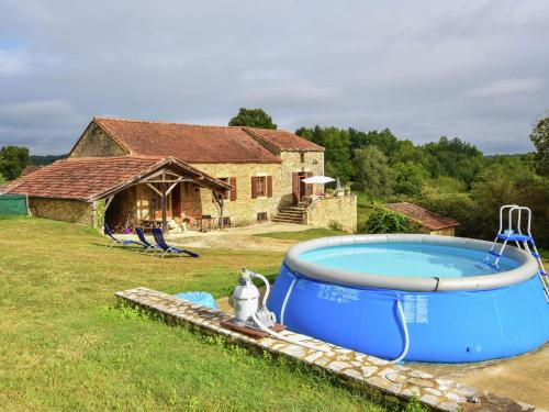 Maison de vacances Heavenly holiday home with swimming pool and large garden  Villefranche-du-Périgord