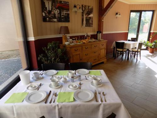 B&B / Chambre d'hôtes Heidehotel Jagdhof Dobra GmbH Kirchplatz 1, 04924 Dobra Dobra