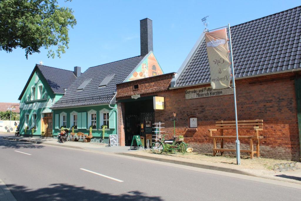 Maison d'hôtes Heinrich's Pension & Cafe-Wirtschaft Hauptstrasse 30, 39264 Walternienburg