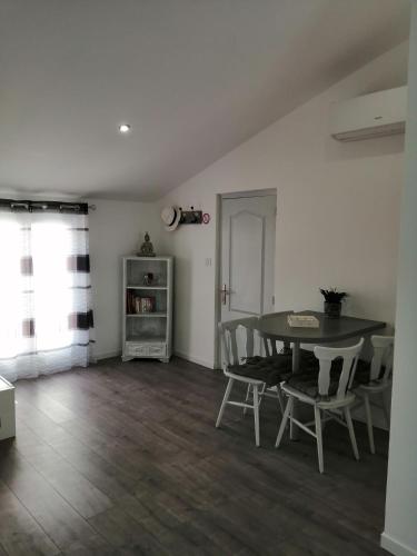 Appartement HELTY T2, logement neuf, tout équipé coeur du village, parking gratuit 6 Rue du Four Banal Portiragnes