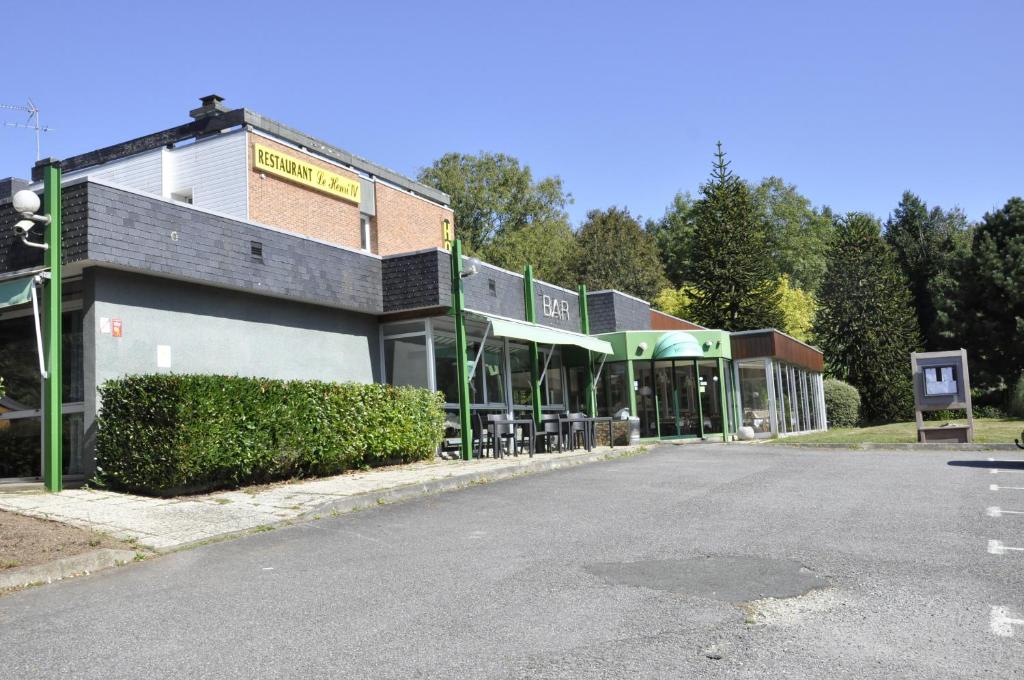 Hôtel Henri 4 kerbanel RN164, route de Carhaix, 22110 Rostrenen