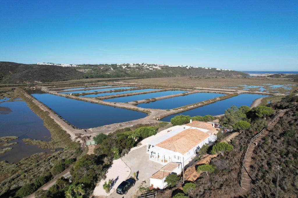 Maisons de vacances Herdade D’ Amoreira Aljezur Herdade Amoreira s/n - Estrada Praia da Amoreira, 8670-001 Aljezur