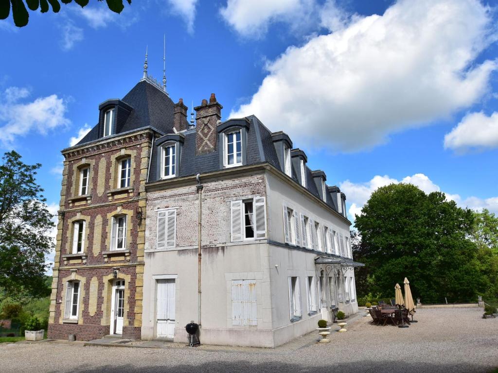 Maison de vacances Heritage Castle in Asni res with Garden , 27260 Asnières