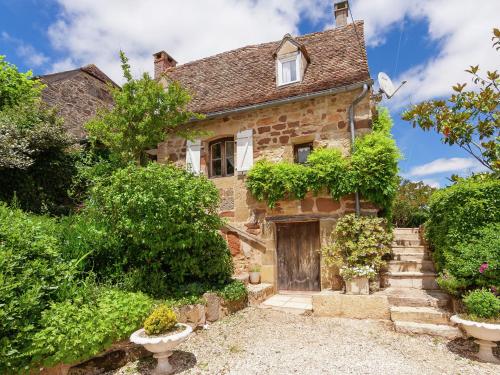 Heritage Cottage with Pool in Badefold d Ans Badefols-dʼAns france