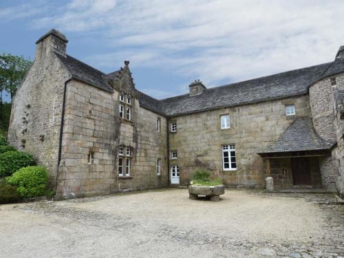 Maison de vacances Heritage Mansion in Brittany with Terrace  Plougonven