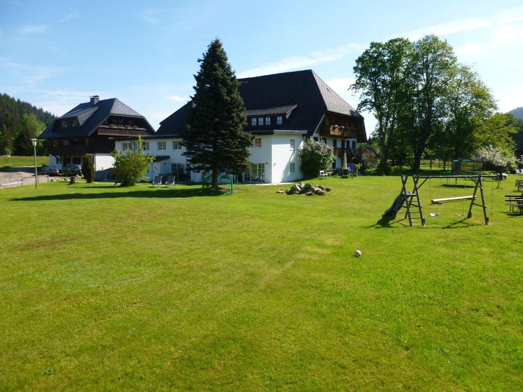 Appartements Hermeshof und Biohaus Hermeshofweg 4, 79822 Titisee-Neustadt