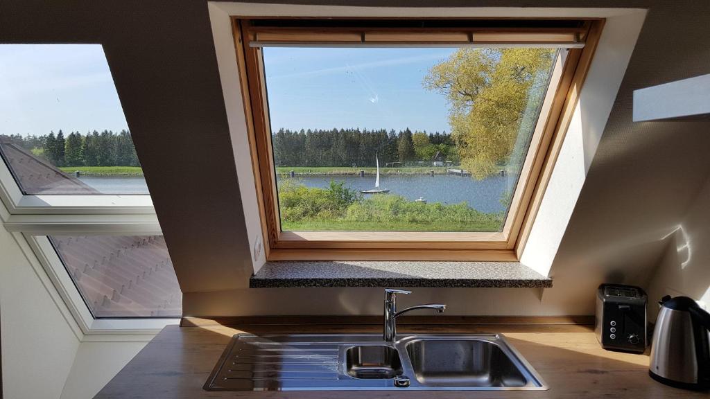 Appartement Herrlicher Nord und Süd-Blick direkt am Nord-Ostsee-Kanal Meckelmoor 6 1 OG., 24797 Breiholz