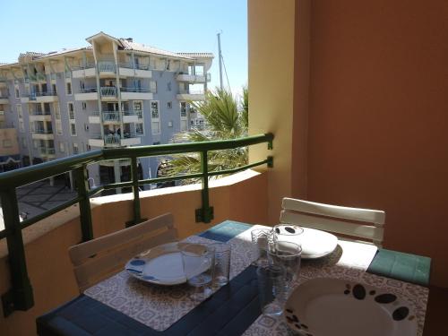 Appartement hippocampe f2 1 place des galoubets résidence bleu marine1 batiment A2 appartement 301 Fréjus