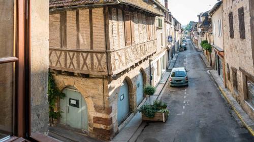 Historical house with character, calm and space Bretenoux france