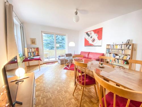 Appartement Historische 3Raum Wohnung zentrumsnah in Leipzig - Balkon, TV, Marmorbad, Privatbibliothek 16 Prellerstraße Leipzig