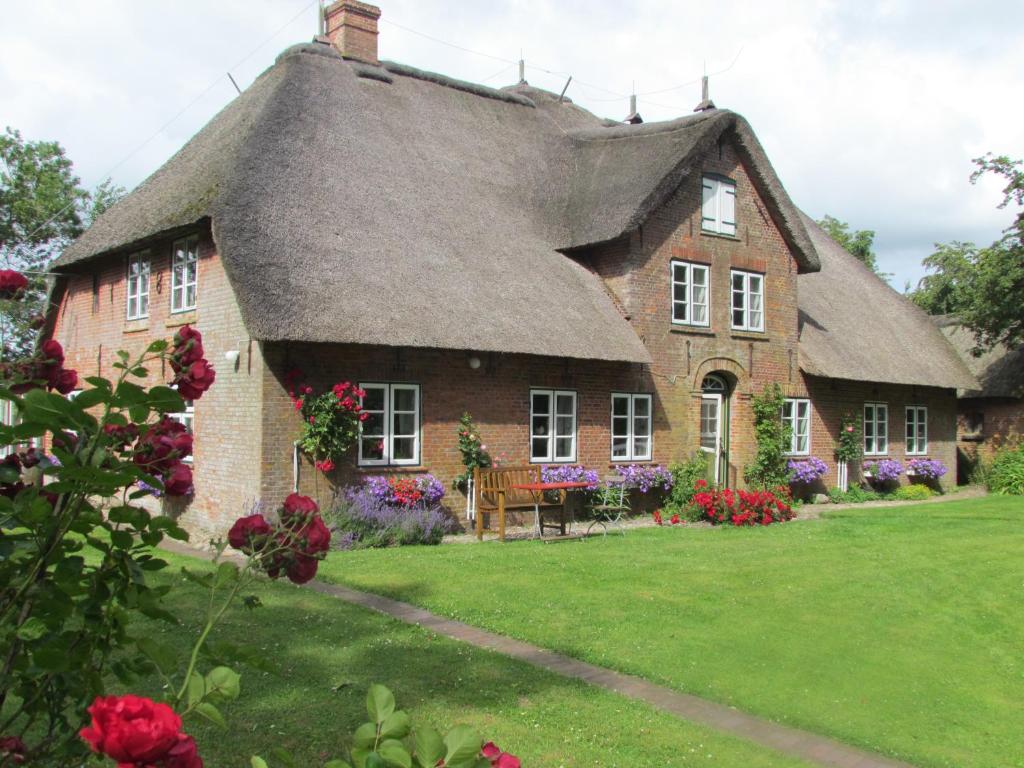 Appartements Historischer Davidshof - reetgedecktes Friesenhaus von 1824 Davidsweg 4, 25870 Oldenswort