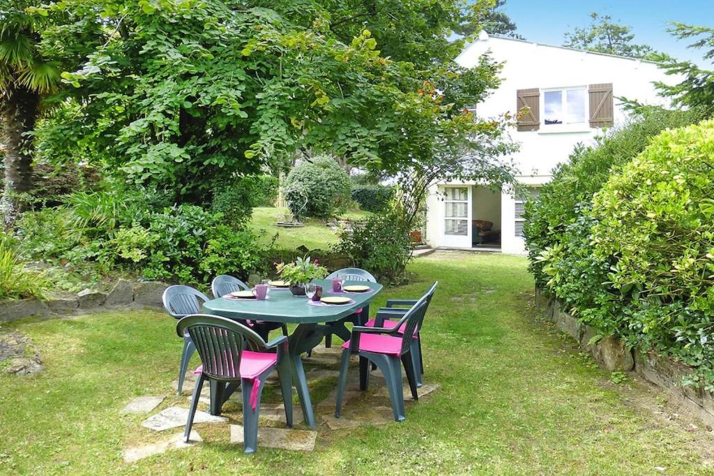 Maison de vacances Holiday home 150m from the sea , 50580 Denneville