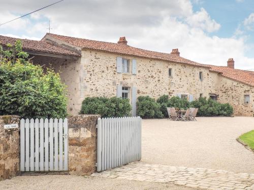 Maison de vacances Holiday Home Gîte La Tour  Saint-Laurent-de-la-Salle