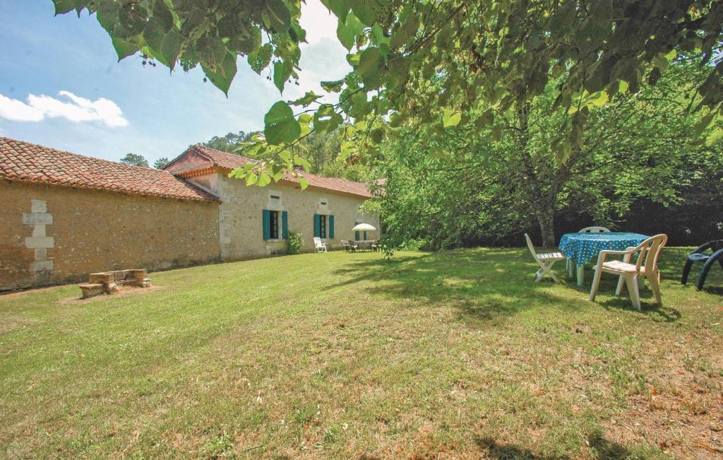 Maison de vacances Holiday home Grignols with a Fireplace 324 , 24110 Grignols Dordogne