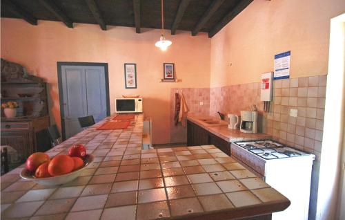 Maison de vacances Holiday home Grignols with a Fireplace 324  Grignols Dordogne